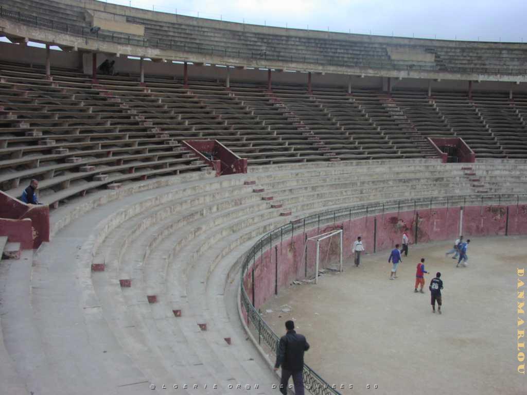 ORAN les gradins des arenes 2.JPG